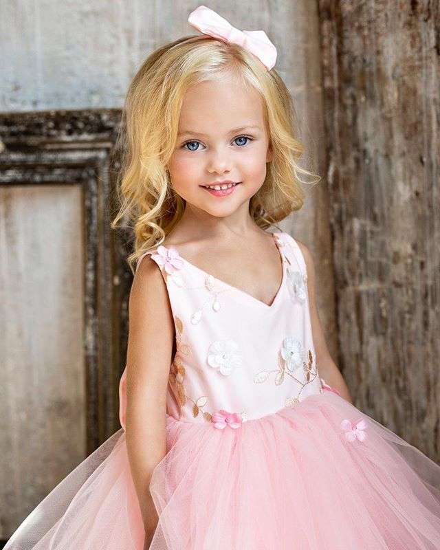4-летняя красавица Виолетта Антонова может составить конкуренцию Насте Князевой