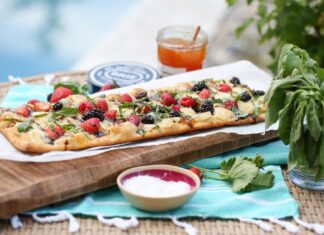 Хліб з ягодами та брі: швидка та вражаюча закуска