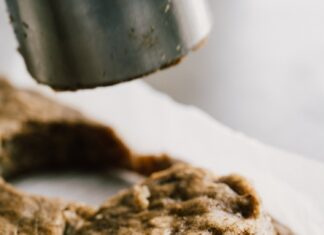 Кленовий банановий пиріг з йогуртовою глазур’ю: смачний делікатес