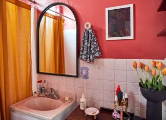 Гламур у ванній: чому етажерка для торта – новий органайзер для косметики