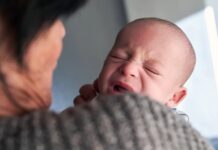 Дозвіл Конфліктів між Батьками та Бабусями/Дідусьми: Чому “Битви за Маля” Так Поширені