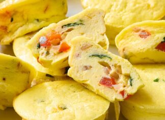 Сирно-яєчні запіканки: Швидкий та ніжний сніданок