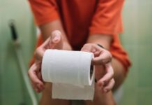 Тривале Сидіння в Туалеті Пов’язано з Підвищеним Ризиком Геморою
