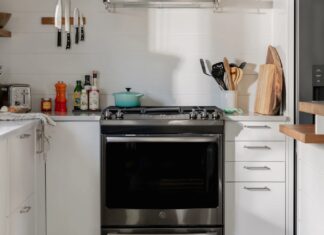 Професійні Кухонні Інструменти: 5 Незамінних Речів, Які Хвалять Шеф-Кухаря