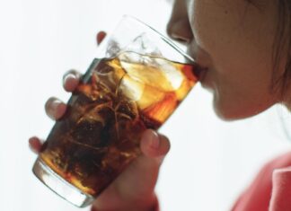 Споживання кофеїну: скільки забагато?