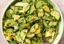 Salade rafraîchissante de concombre et d’avocat avec vinaigrette Umami Miso