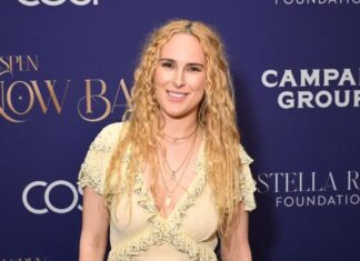 Румер Вілліс захищає тривале грудне вигодовування на тлі критики в мережі