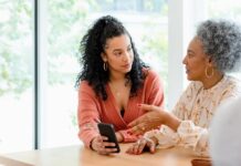 Невидима праця дочок заради благополуччя сім’ї