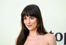 Dakota Johnson зняла кліп для Boyfriend Role Model: паралелі з Крісом Мартіном