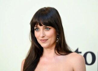Dakota Johnson nakręciła wideo dla Boyfriend Role Model: podobieństwa z Chrisem Martinem